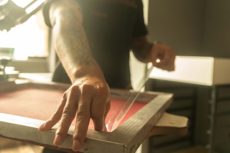 ¿Qué es la serigrafía y cómo funciona? Una guía para empezar